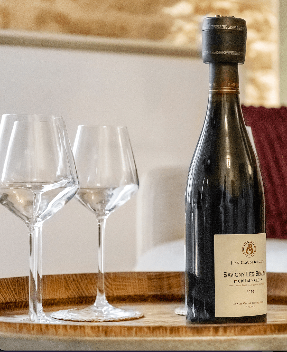 Selling local wine in an Airbnb with Jalunia